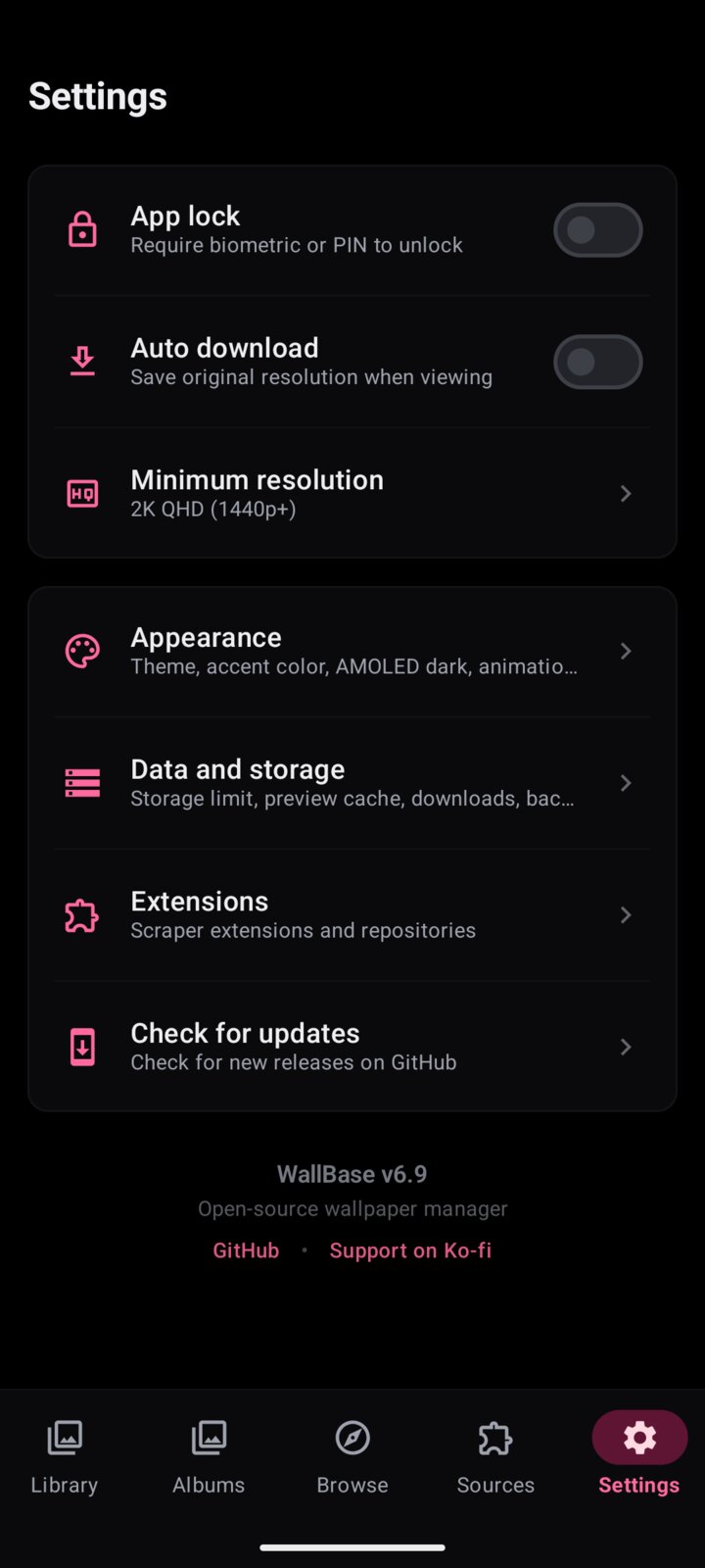 Settings screen with app lock, download, and appearance options